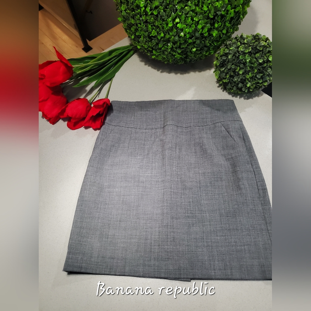 Banana Republic Charcoal Gray Midi Pencil Skirt